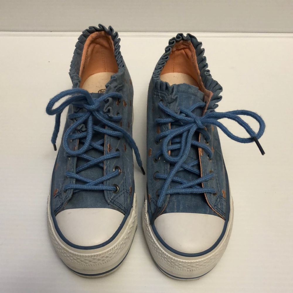 Light blue Denim sneaker with pink embroidery hearts . Sz 7 .230 or 9 1/…